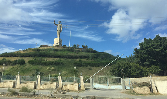 Hafez statue